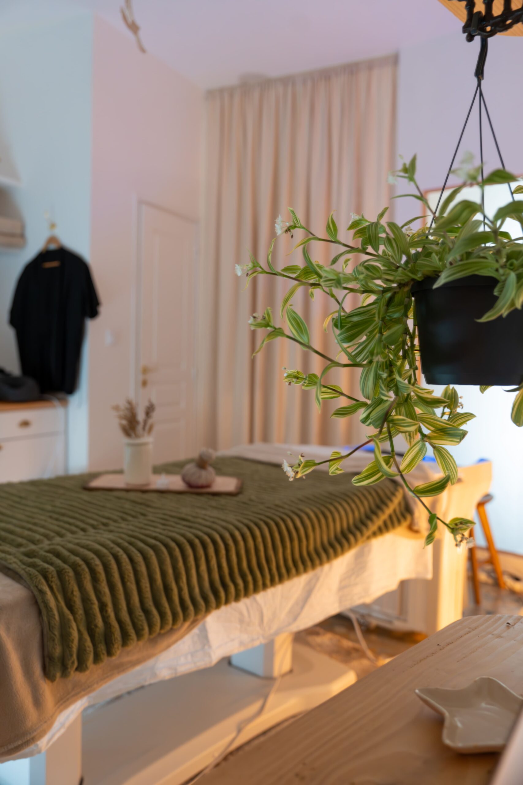 Espace d'accueil cosy du salon Alma Aura à Vichy