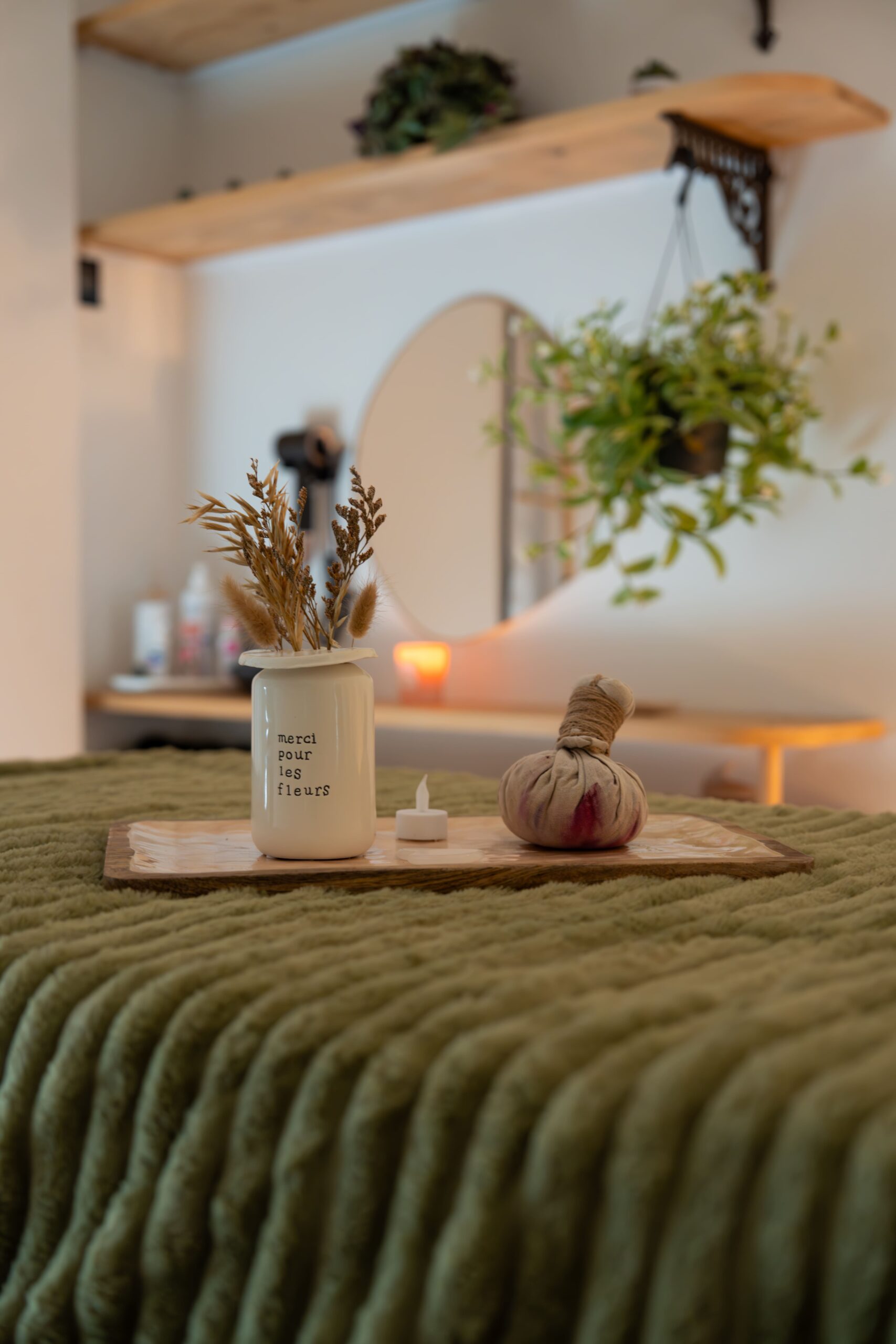Espace d'accueil cosy du salon Alma Aura à Vichy