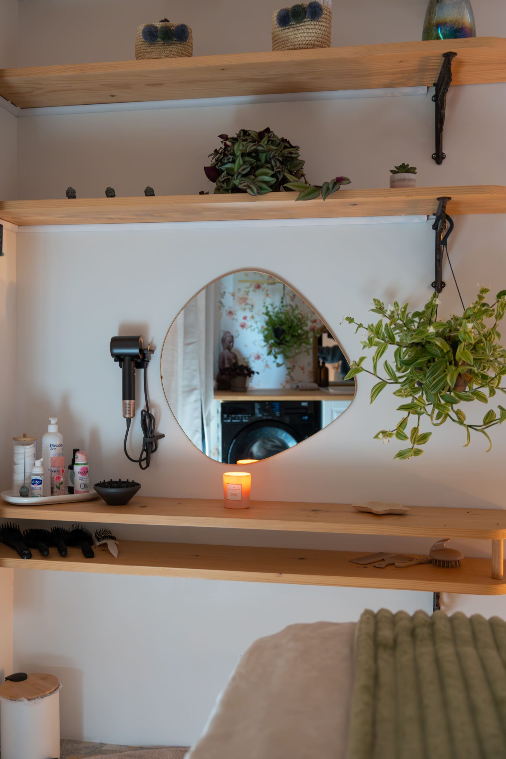 Espace d'accueil cosy du salon Alma Aura à Vichy